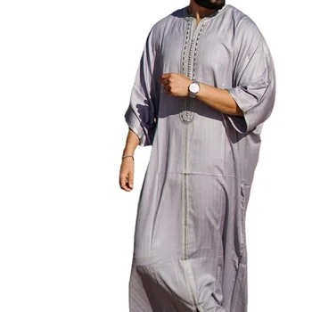 2023 Új Stílus, Férfi Ruházat Muszlim Divat Közel-Keleti Dubai V-nyak Közepe ujjú egyszínű Hímzés Casua Jubba Thobe