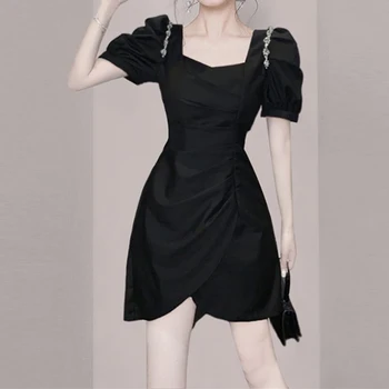 Új francia ruha nyári 2023, egy vékony kialakítás, valamint egy karcsú derék, kis négyzet nyak, kis fekete ruha